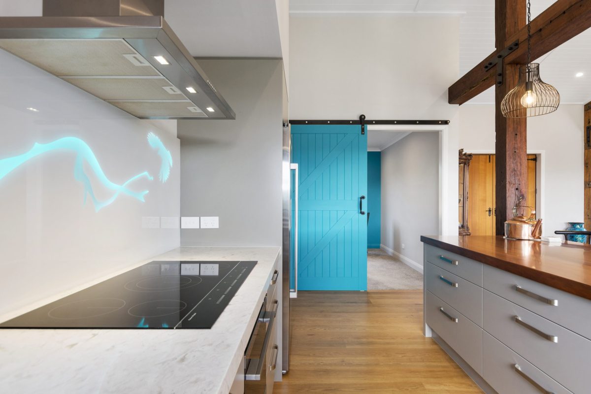 Harbour-lights-barn-door-1200x800